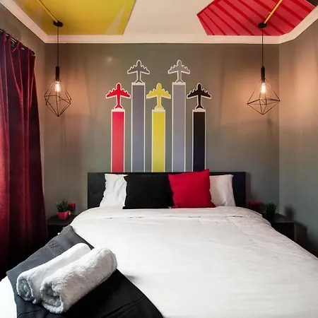 The Terminal 1 Stay - Steps From Nightlife And Airport